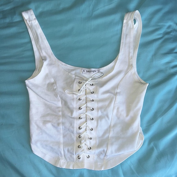 Size M white corset lace up crop top from designer Beyyoglu - summer 2024 style - Picture 1 of 2